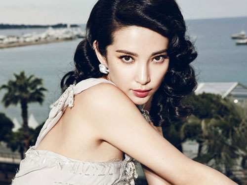 Lý Băng Băng rạng rỡ trên Harpers’ Bazaar